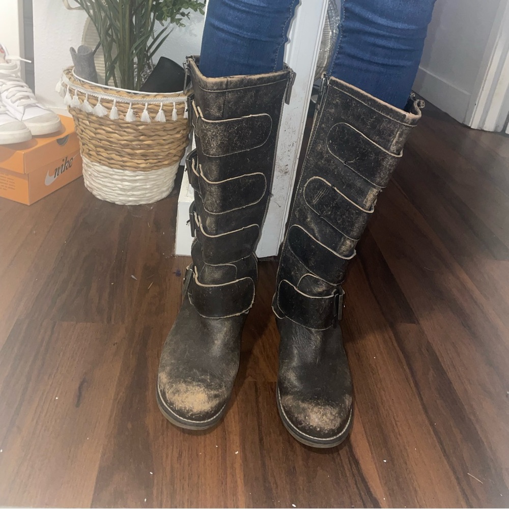 Stylish Black Buckle Boots